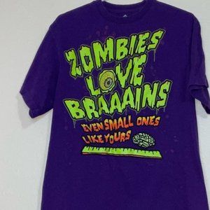 Zombie men’s purple tee shirt. “Zombies Love Brains”. Size large.